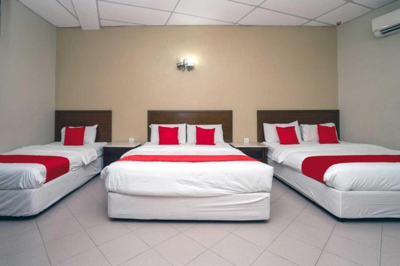 De Clinique Hotel Кампонг-Пасир-Богак Экстерьер фото